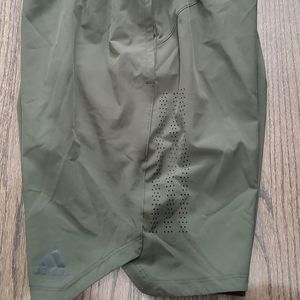 Adidas Men's size Small Woven Shorts